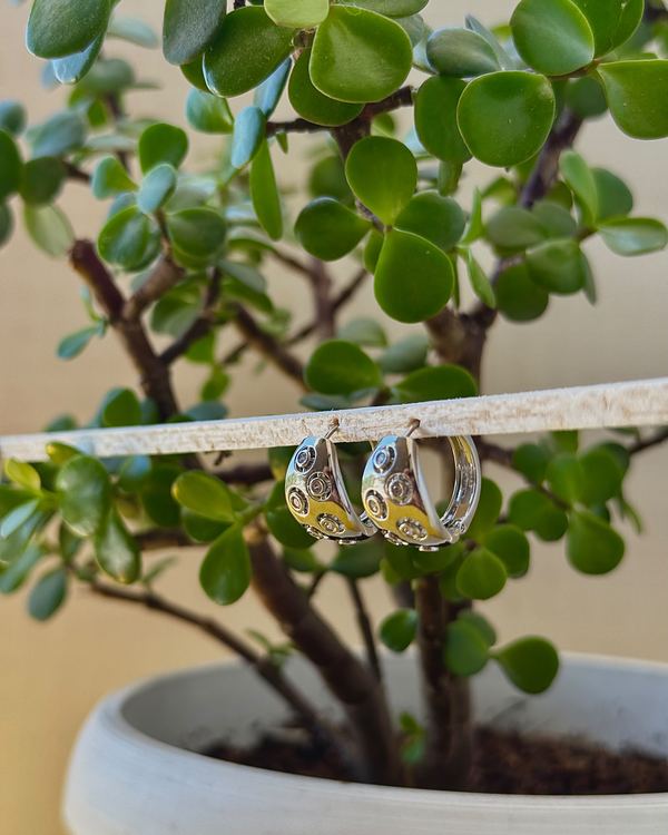 Aretes dormilona chunky grabados