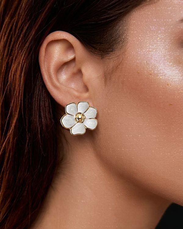 Aretes chunky flor blanca